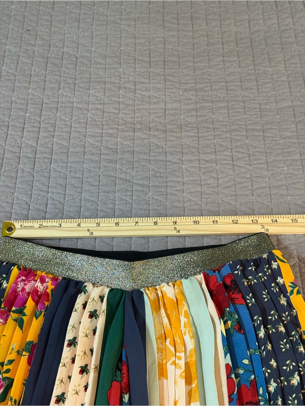 Anthropologie Mixed Floral Panel Pleated Cropped Pants Green, Yellow, Navy, Pink - Picture 5 of 10